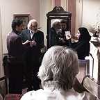 تصویری از صحرا مشایخی، بازیگر سینما و تلویزیون در پشت صحنه یکی از آثارش به همراه جمشید مشایخی