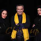 تصویری از آسیه اسدزاده، بازیگر سینما و تلویزیون در حال بازیگری سر صحنه یکی از آثارش