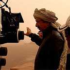 تصویری از مجید مجیدی، نویسنده و کارگردان سینما و تلویزیون در پشت صحنه یکی از آثارش