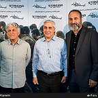 اکران افتتاحیه فیلم سینمایی ایستاده در‌ غبار با حضور ابراهیم حاتمی‌کیا، رضا کیانیان و حمید فرخ‌نژاد