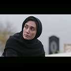 تصویری از هدیه تهرانی، بازیگر و طراح لباس سینما و تلویزیون در حال بازیگری سر صحنه یکی از آثارش