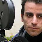 تصویری از شهرام مکری، نویسنده و کارگردان سینما و تلویزیون در پشت صحنه یکی از آثارش