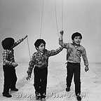 تصویری از امید آهنگر، بازیگر سینما و تلویزیون در حال بازیگری سر صحنه یکی از آثارش