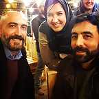 تصویری از پریسا مقتدی، بازیگر سینما و تلویزیون در پشت صحنه یکی از آثارش به همراه هادی حجازی‌فر