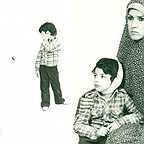 تصویری از امید آهنگر، بازیگر سینما و تلویزیون در حال بازیگری سر صحنه یکی از آثارش