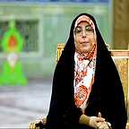 تصویری از فاطمه محمدی، مجری سینما و تلویزیون در حال بازیگری سر صحنه یکی از آثارش