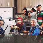 تصویری از پریسا مقتدی، بازیگر سینما و تلویزیون در پشت صحنه یکی از آثارش به همراه سیدمهرداد ضیایی