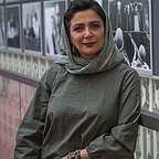 تصویری از الهام کردا، بازیگر سینما و تلویزیون در حال بازیگری سر صحنه یکی از آثارش