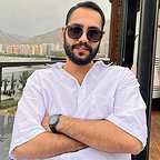 تصویری از پوریا باقری، بازیگر سینما و تلویزیون در پشت صحنه یکی از آثارش