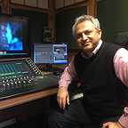 تصویری از سید محمد کشفی، صداگذاری و صدابردار سینما و تلویزیون در پشت صحنه یکی از آثارش