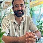 تصویری از مهران بستانی، دستیار صحنه و طراح صحنه سینما و تلویزیون در پشت صحنه یکی از آثارش