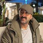 تصویری از مهران بستانی، دستیار صحنه و طراح صحنه سینما و تلویزیون در پشت صحنه یکی از آثارش