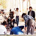 تصویری از رضا غمخوار (غفار رضایی)، مدیر تولید و بازیگر سینما و تلویزیون در پشت صحنه یکی از آثارش