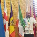 تصویری از محمد حاج بابا، بازیگر سینما و تلویزیون در پشت صحنه یکی از آثارش