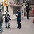 تصویری از امیر حشمت زاده، بازیگر سینما و تلویزیون در پشت صحنه یکی از آثارش
