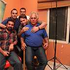 تصویری از مهدی حدادی، بازیگر سینما و تلویزیون در پشت صحنه یکی از آثارش