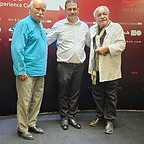 تصویری از مهدی حدادی، بازیگر سینما و تلویزیون در پشت صحنه یکی از آثارش