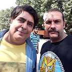 تصویری از مهدی حدادی، بازیگر سینما و تلویزیون در پشت صحنه یکی از آثارش