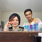 تصویری از صالح شعبانلو، چهره‌پرداز و بازیگر سینما و تلویزیون در پشت صحنه یکی از آثارش