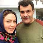 تصویری از بهراد خرازی، بازیگر سینما و تلویزیون در پشت صحنه یکی از آثارش به همراه سولماز آقمقانی
