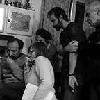 تصویری از اصغر فرهادی، نویسنده و کارگردان سینما و تلویزیون در پشت صحنه یکی از آثارش