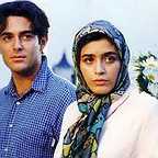 تصویری از امید آهنگر، بازیگر سینما و تلویزیون در حال بازیگری سر صحنه یکی از آثارش