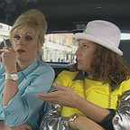  سریال تلویزیونی Absolutely Fabulous با حضور جنیفر ساندرز و جوانا لامبی