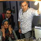 تصویری از زینب قادری، بازیگر سینما و تلویزیون در پشت صحنه یکی از آثارش