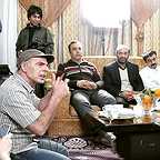 تصویری از وحید عبدالله‌زاده، بازیگر سینما و تلویزیون در پشت صحنه یکی از آثارش