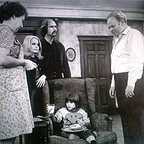  سریال تلویزیونی All in the Family با حضور Stephen Manley، سالی استروتهرس، Jean Stapleton، Carroll O'Connor و راب رینر