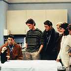  سریال تلویزیونی دوستان با حضور لیزا کودرو، جنیفر آنیستون، کورتنی کاکس، David Schwimmer، Matthew Perry و Matt LeBlanc