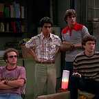  سریال تلویزیونی That '70s Show با حضور Ashton Kutcher، Danny Masterson، Wilmer Valderrama و Topher Grace
