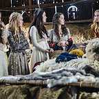  سریال تلویزیونی سلطنت با حضور Caitlin Stasey، Jenessa Grant، آنا پاپپلول، Adelaide Kane و Celina Sinden