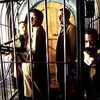  فیلم سینمایی قفل، انبار و دو بشکه باروت با حضور جیسون فلمینگ، Dexter Fletcher و جیسون استاتهم