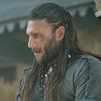  سریال تلویزیونی بادبان های سیاه با حضور Zach McGowan