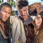  سریال تلویزیونی بادبان های سیاه با حضور Toby Schmitz، Clara Paget و Zach McGowan