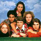  سریال تلویزیونی That '70s Show با حضور Ashton Kutcher، Danny Masterson، لورا پرپون، میلا کونیس، Wilmer Valderrama و Topher Grace