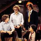  سریال تلویزیونی That '70s Show با حضور Ashton Kutcher، Danny Masterson، Wilmer Valderrama و Topher Grace