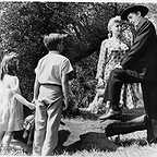 فیلم سینمایی شب شکارچی با حضور Shelley Winters، رابرت میچام، Billy Chapin و Sally Jane Bruce