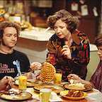  سریال تلویزیونی That '70s Show با حضور Danny Masterson، Topher Grace و Debra Jo Rupp