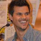  فیلم سینمایی گرگ و میش: سپیده دم (قسمت۲) با حضور Taylor Lautner