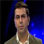 تصویری از میلاد شیران، مجری سینما و تلویزیون در حال بازیگری سر صحنه یکی از آثارش