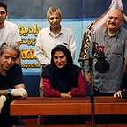 تصویری از شیما جان قربان، مجری سینما و تلویزیون در حال بازیگری سر صحنه یکی از آثارش