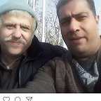 تصویری از رضا ریاحی، بازیگر سینما و تلویزیون در حال بازیگری سر صحنه یکی از آثارش