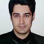 تصویری از سید وحید سید حسینی، بازیگر و دستیار کارگردان سینما و تلویزیون در حال بازیگری سر صحنه یکی از آثارش