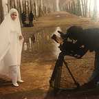 تصویری از حوریه مقدسی، بازیگر سینما و تلویزیون در حال بازیگری سر صحنه یکی از آثارش
