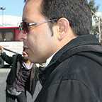 تصویری از محسن دوکوشکانی، بازیگر سینما و تلویزیون در حال بازیگری سر صحنه یکی از آثارش