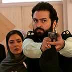 تصویری از علیرضا گیلوری، بازیگر سینما و تلویزیون در حال بازیگری سر صحنه یکی از آثارش