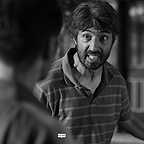 تصویری از مهدی مهری سینما و تلویزیون در حال بازیگری سر صحنه یکی از آثارش