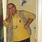 تصویری از بهرام بهرامی، بازیگر سینما و تلویزیون در حال بازیگری سر صحنه یکی از آثارش